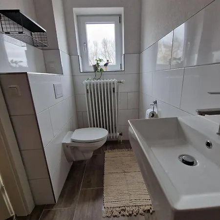 Haus-albertsdorf-am-dorfteich-|-wohnung-2-west