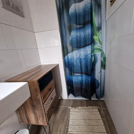 Haus-albertsdorf-am-dorfteich-|-wohnung-2-west Apartment *