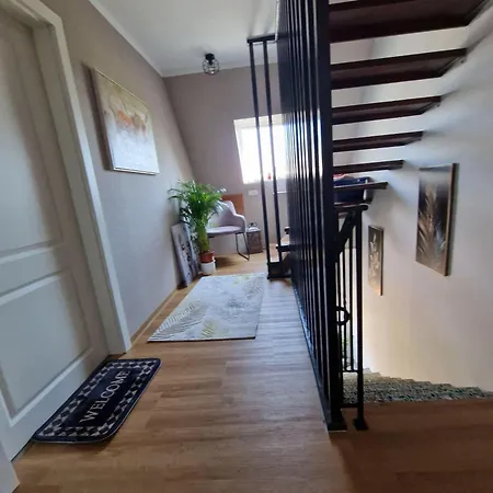 Haus-albertsdorf-am-dorfteich-|-wohnung-2-west Apartment *