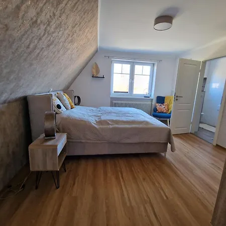 Haus-albertsdorf-am-dorfteich-|-wohnung-2-west