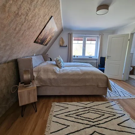 Apartment Haus-albertsdorf-am-dorfteich-|-wohnung-2-west